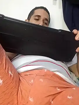 Snapshot of CRISTHIAN_GREY01 chatting on March 7, 2025, 5:29 am CRISTHIAN GREY01 online show from March 7, 2025, 5:29 am