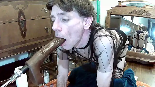 MaxJr8008 online show from October 3, 2025, 6:43 am