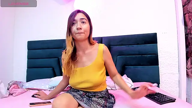 Snapshot of LisaWhite_ chatting on December 1, 2024, 9:15 pm LisaWhite online show from December 1, 2024, 9:15 pm