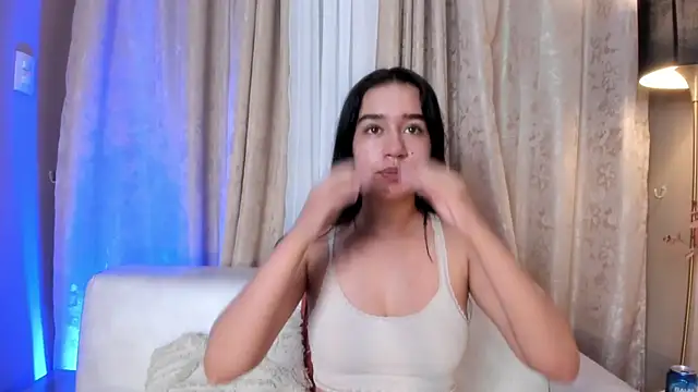 Snapshot of LaraGoldd chatting on October 23, 2025, 12:43 am LaraGoldd online show from October 23, 2025, 12:43 am