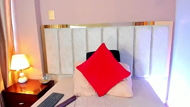 Snapshot of LaraGoldd chatting on October 31, 2025, 4:52 pm LaraGoldd online show from October 31, 2025, 4:52 pm