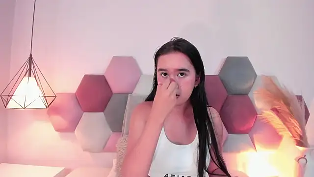 Snapshot of LaraGoldd chatting on November 14, 2025, 10:40 pm LaraGoldd online show from November 14, 2025, 10:40 pm