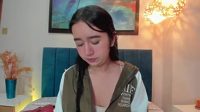 Snapshot of LaraGoldd chatting on November 28, 2025, 12:46 am LaraGoldd online show from November 28, 2025, 12:46 am