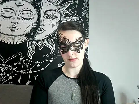 LexiSnowUK online show from February 3, 2025, 12:14 pm