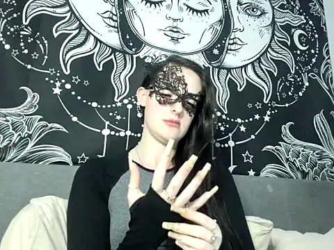 LexiSnowUK online show from February 6, 2025, 9:22 am