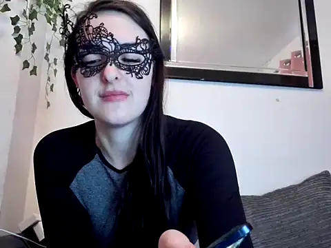 LexiSnowUK online show from February 13, 2025, 9:41 am