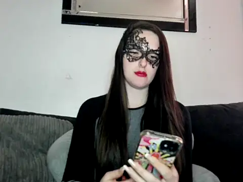 LexiSnowUK online show from March 14, 2025, 12:51 pm