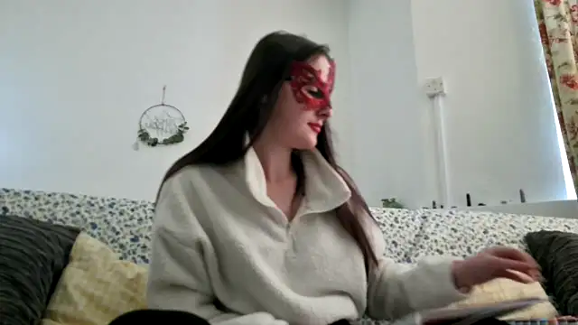 LexiSnowUK online show from December 4, 2025, 12:36 pm