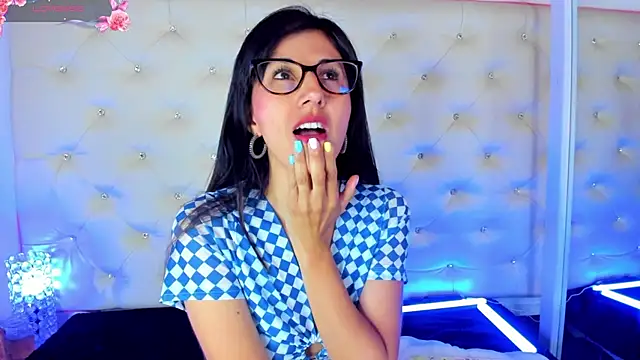  jade white  online show from January 30, 2025, 12:06 pm