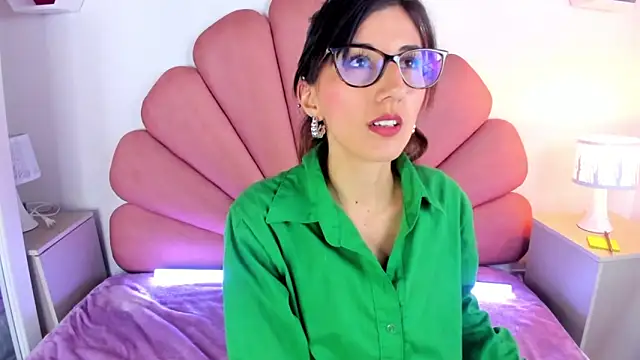  jade white  online show from February 3, 2025, 12:14 pm