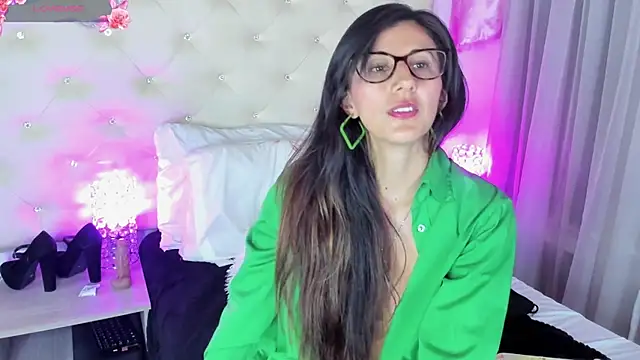  jade white  online show from March 10, 2025, 3:41 pm