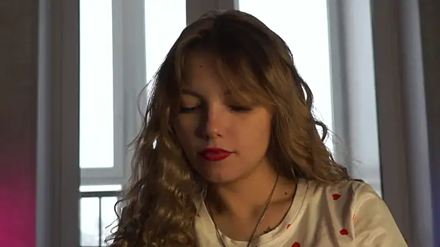 norakisses online show from December 9, 2024, 9:17 am