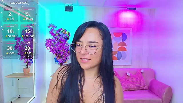 Snapshot of Tiara_rr chatting on October 26, 2025, 12:33 pm Tiara rr online show from October 26, 2025, 12:33 pm