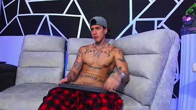 JUSTIN FULLER1 online show from February 1, 2025, 10:55 pm