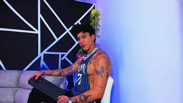 JUSTIN FULLER1 online show from February 2, 2025, 8:30 pm