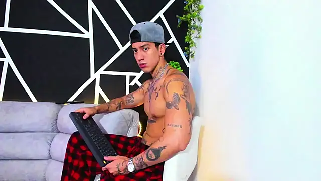 JUSTIN FULLER1 online show from February 6, 2025, 3:20 pm