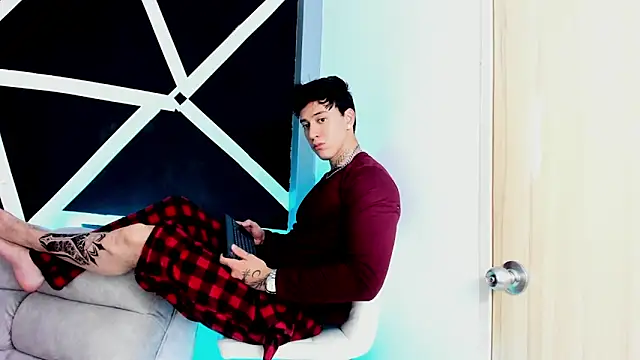 JUSTIN FULLER1 online show from September 22, 2025, 6:43 pm