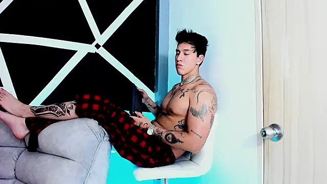 JUSTIN FULLER1 online show from September 23, 2025, 11:41 pm