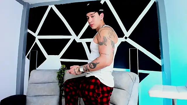 JUSTIN FULLER1 online show from October 16, 2025, 6:09 pm