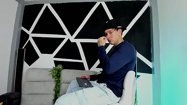 JUSTIN FULLER1 online show from November 8, 2025, 12:11 am