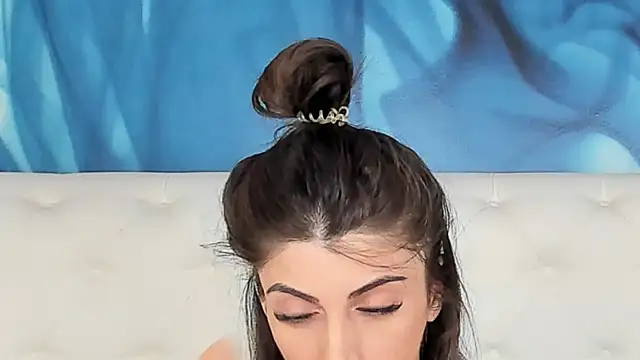 SkinnyDolly online show from September 9, 2025, 2:11 am