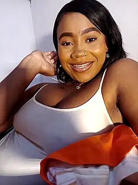 Abril Storm online show from October 12, 2025, 9:03 pm