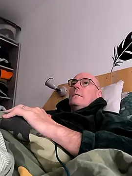 bogland33 online show from March 4, 2025, 8:02 am