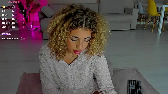 Snapshot of CurlyAnt0 chatting on October 24, 2025, 5:26 am CurlyAnt0 online show from October 24, 2025, 5:26 am