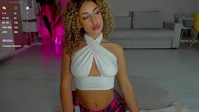 Snapshot of CurlyAnt0 chatting on November 12, 2025, 7:42 am CurlyAnt0 online show from November 12, 2025, 7:42 am