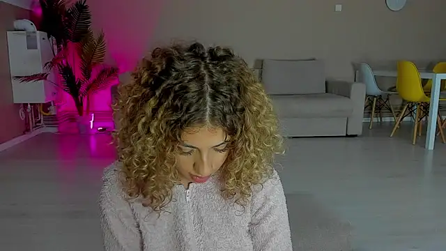 Snapshot of CurlyAnt0 chatting on November 12, 2025, 11:14 pm CurlyAnt0 online show from November 12, 2025, 11:14 pm