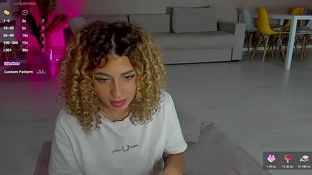 Snapshot of CurlyAnt0 chatting on November 14, 2025, 11:46 pm CurlyAnt0 online show from November 14, 2025, 11:46 pm