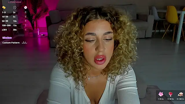 Snapshot of CurlyAnt0 chatting on November 28, 2025, 8:17 am CurlyAnt0 online show from November 28, 2025, 8:17 am