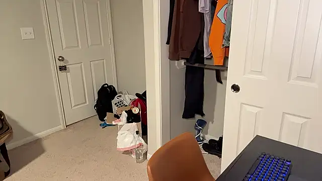 Snapshot of DaddydayDrinkzz chatting on February 28, 2025, 7:15 am DaddydayDrinkzz online show from February 28, 2025, 7:15 am