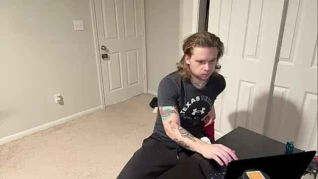 Snapshot of DaddydayDrinkzz chatting on March 10, 2025, 5:43 am DaddydayDrinkzz online show from March 10, 2025, 5:43 am