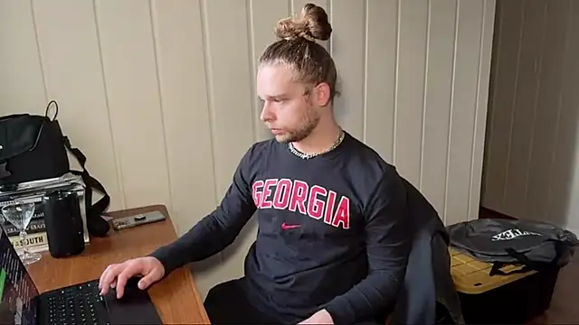 Snapshot of DaddydayDrinkzz chatting on December 3, 2025, 9:57 pm DaddydayDrinkzz online show from December 3, 2025, 9:57 pm