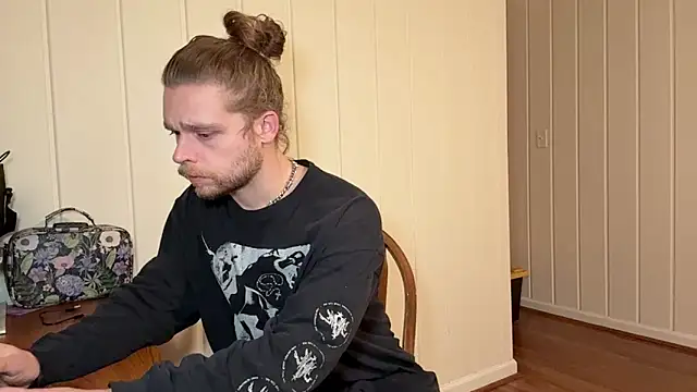 Snapshot of DaddydayDrinkzz chatting on December 5, 2025, 2:31 am DaddydayDrinkzz online show from December 5, 2025, 2:31 am