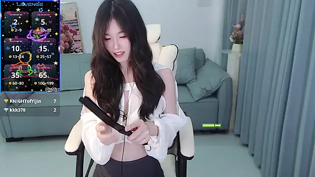 Snapshot of YiJin-a chatting on December 30, 2024, 3:46 pm YiJin-a online show from December 30, 2024, 3:46 pm