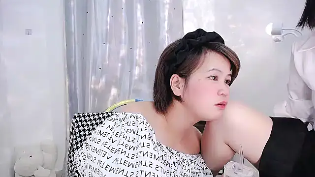 Snapshot of Fan_ting chatting on February 6, 2025, 11:43 am Fan ting online show from February 6, 2025, 11:43 am