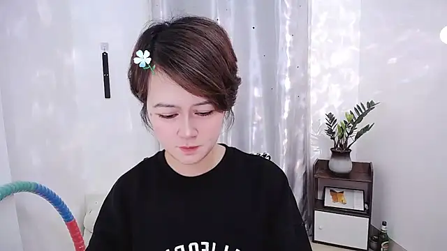 Snapshot of Fan_ting chatting on February 17, 2025, 12:16 pm Fan ting online show from February 17, 2025, 12:16 pm