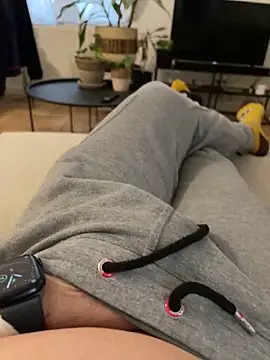 Snapshot of RSR_26689 chatting on February 9, 2025, 3:34 pm RSR 26689 online show from February 9, 2025, 3:34 pm