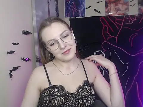 Snapshot of _AlMamiyy_ chatting on November 13, 2025, 3:11 pm AlMamiyy online show from November 13, 2025, 3:11 pm