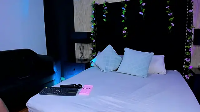 Snapshot of RoxieJackson chatting on November 15, 2025, 11:51 am RoxieJackson online show from November 15, 2025, 11:51 am