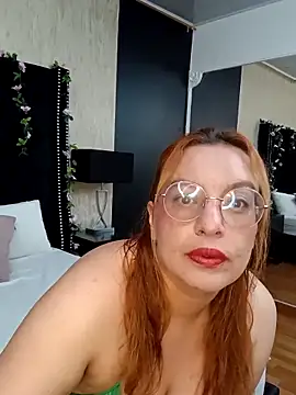 Snapshot of RoxieJackson chatting on November 28, 2025, 11:46 am RoxieJackson online show from November 28, 2025, 11:46 am