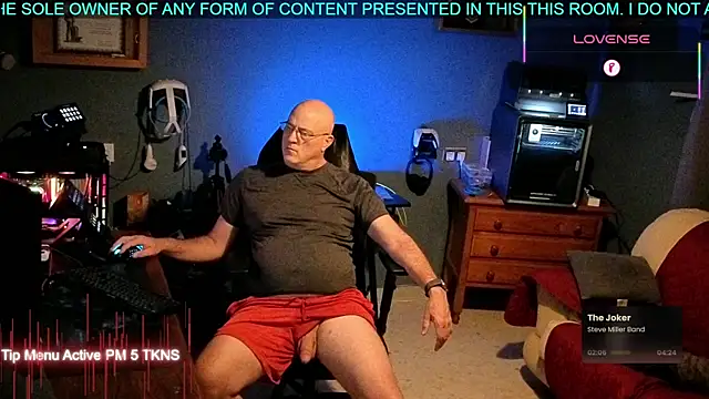 Snapshot of Pilot_Dave_69 chatting on October 3, 2025, 6:27 pm Pilot Dave 69 online show from October 3, 2025, 6:27 pm