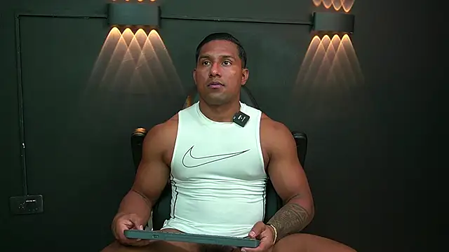Snapshot of CallumMuscle chatting on January 7, 2025, 12:34 am CallumMuscle online show from January 7, 2025, 12:34 am