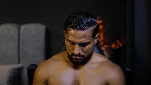 Snapshot of CallumMuscle chatting on November 5, 2025, 12:21 am CallumMuscle online show from November 5, 2025, 12:21 am