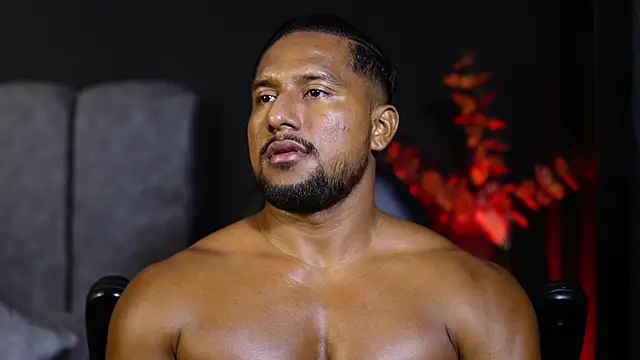 Snapshot of CallumMuscle chatting on November 19, 2025, 12:43 am CallumMuscle online show from November 19, 2025, 12:43 am