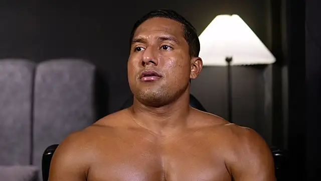 Snapshot of CallumMuscle chatting on December 2, 2025, 2:06 am CallumMuscle online show from December 2, 2025, 2:06 am