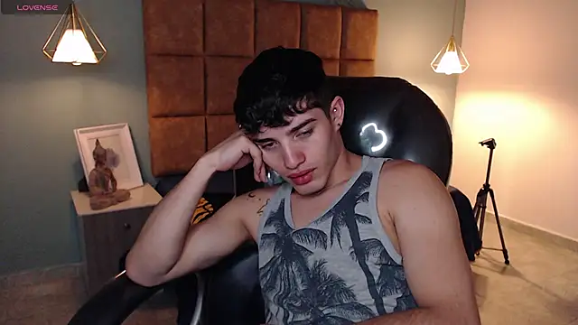 AlejooTwink online show from February 10, 2025, 10:09 pm