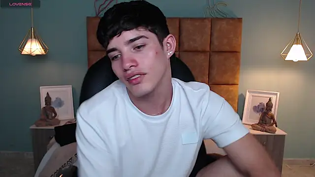 AlejooTwink online show from February 15, 2025, 8:33 pm